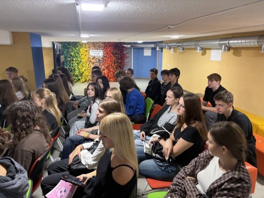 Старт освітнього проєкту «НМТ на 200 з ХНУРЕ» для школярів Новобаварського району