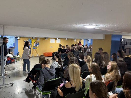 Старт освітнього проєкту «НМТ на 200 з ХНУРЕ» для школярів Новобаварського району