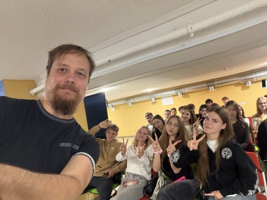 Старт освітнього проєкту «НМТ на 200 з ХНУРЕ» для школярів Новобаварського району