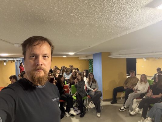 Старт освітнього проєкту «НМТ на 200 з ХНУРЕ» для школярів Новобаварського району