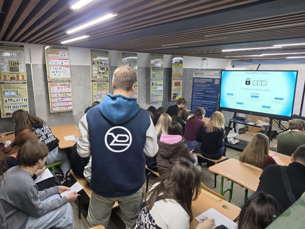 Профорієнтаційні заходи кафедри ПМ «Осінь відкриттів із ХНУРЕ» Профорієнтаційні заходи кафедри ПМ «Осінь відкриттів із ХНУРЕ»